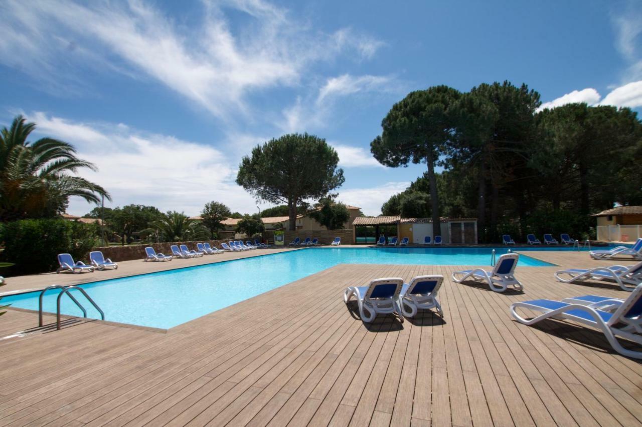 Residence Fiori Di Cala Rossa Lecci Exteriör bild